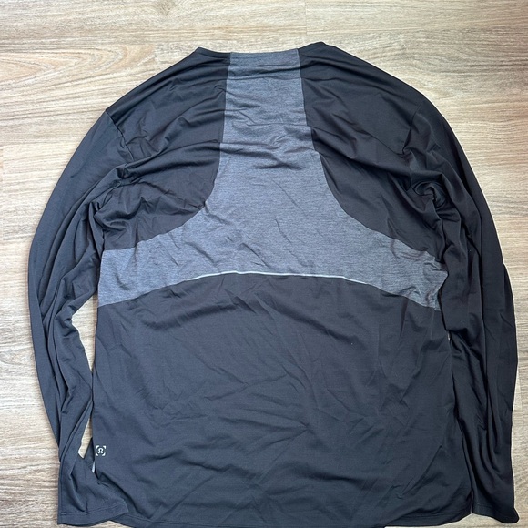Lululemon Men's Black Long Sleeve Shirt - Picture 2 of 2